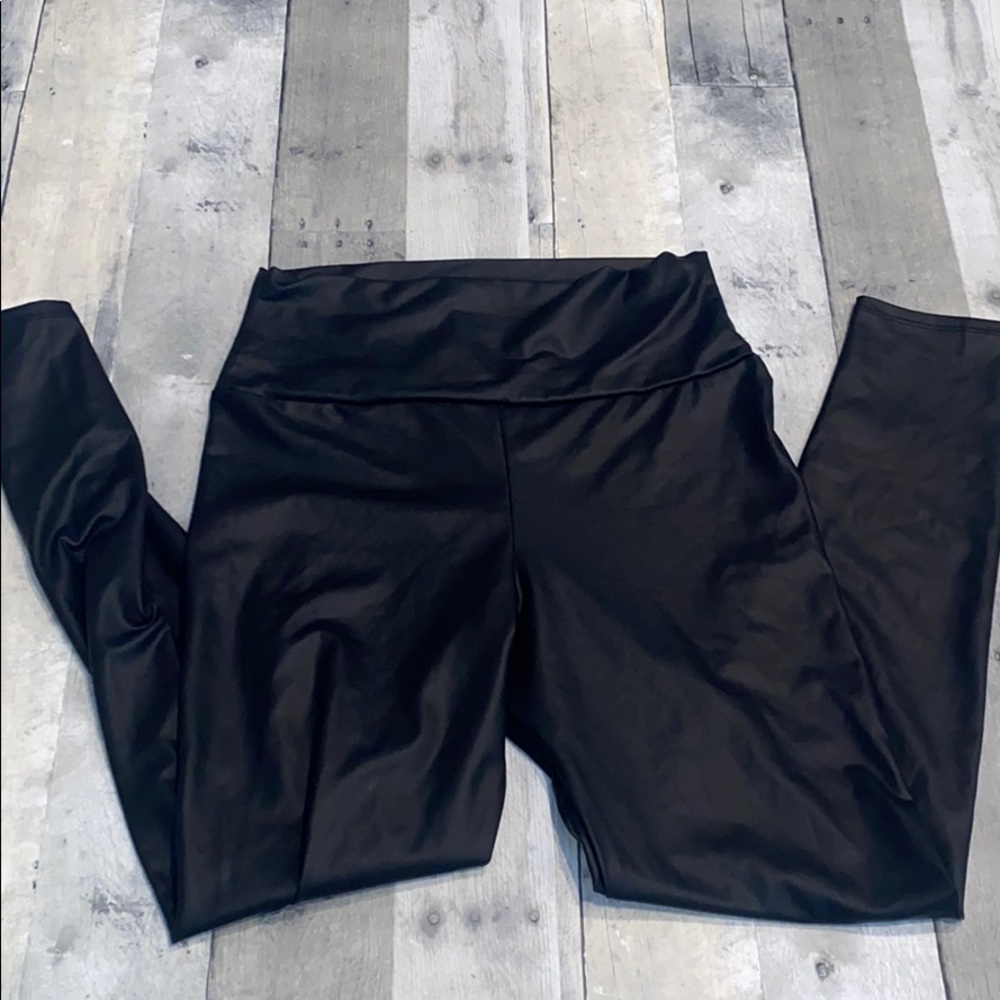 Hugh rise faux leather leggings